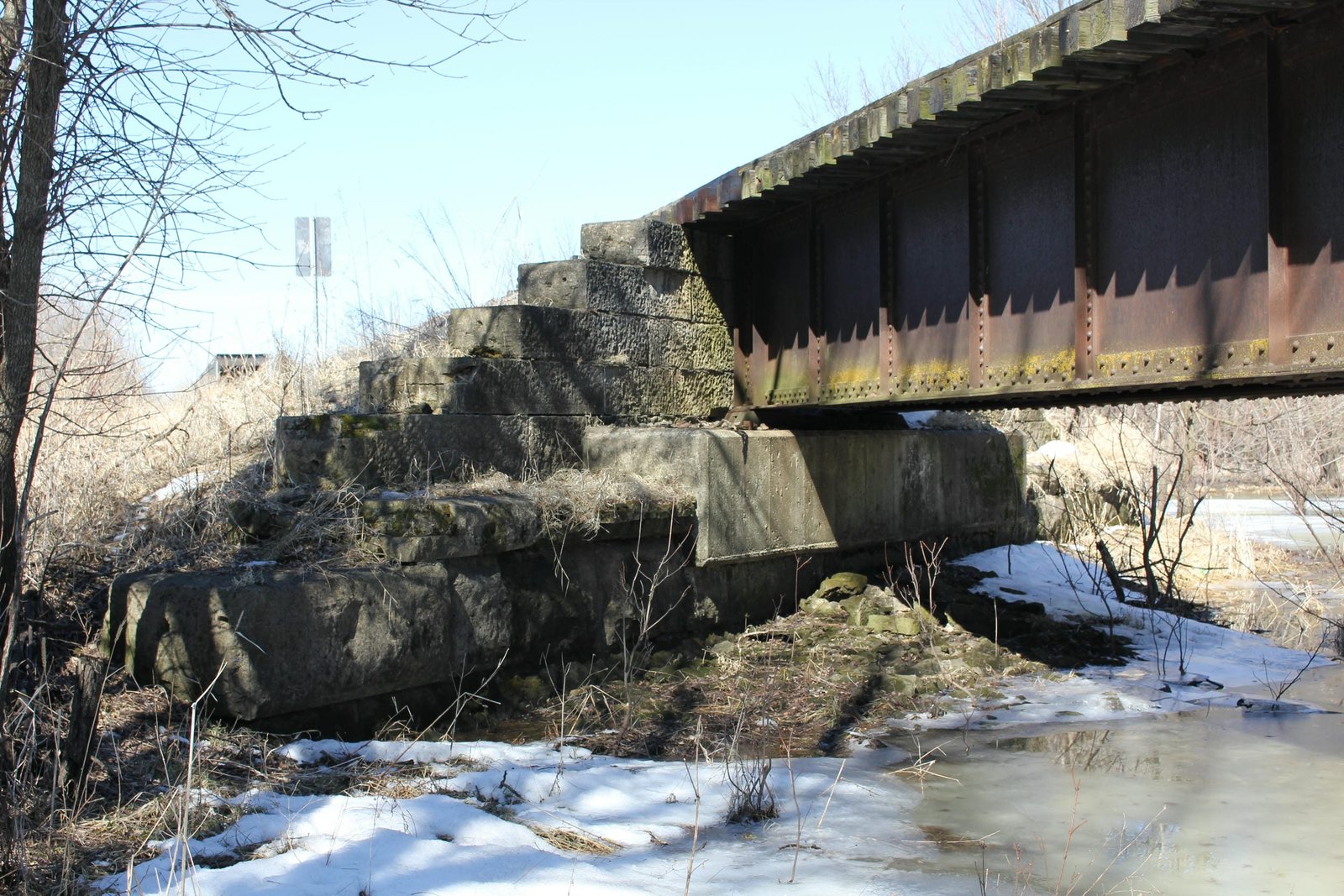North abutment
